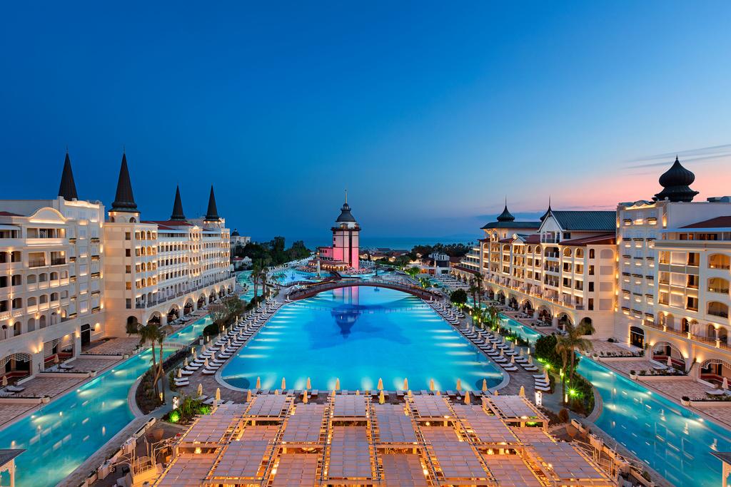 معرفی هتل Titanic Mardan Palace